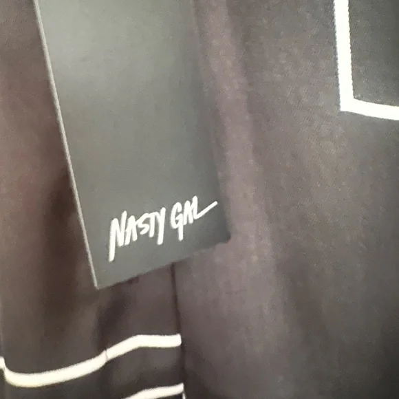 Nasty Gal Black and White Geometric satin Blouse - Picture 9 of 10